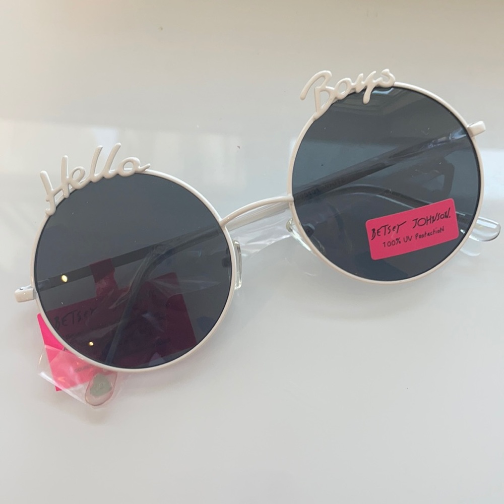 Betsey Johnson Hello Boys Sunglasses (white)